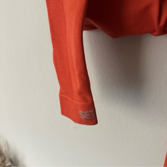 Set Active SCULPTFLEX POWER SHOULDER BRA and Power Leggings in Orange - Picture 13 of 15